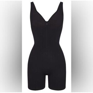 SEAMLESS SCULPT ZIP FRONT Scoop Neck mid thigh bodysuit